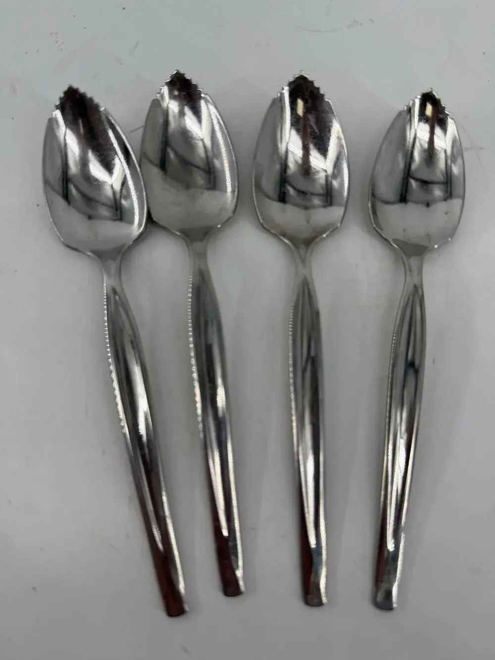 WM Rogers MFG Co USA Stainless Grapefruit Spoons Serrated Citrus Set Of 4 Spoons